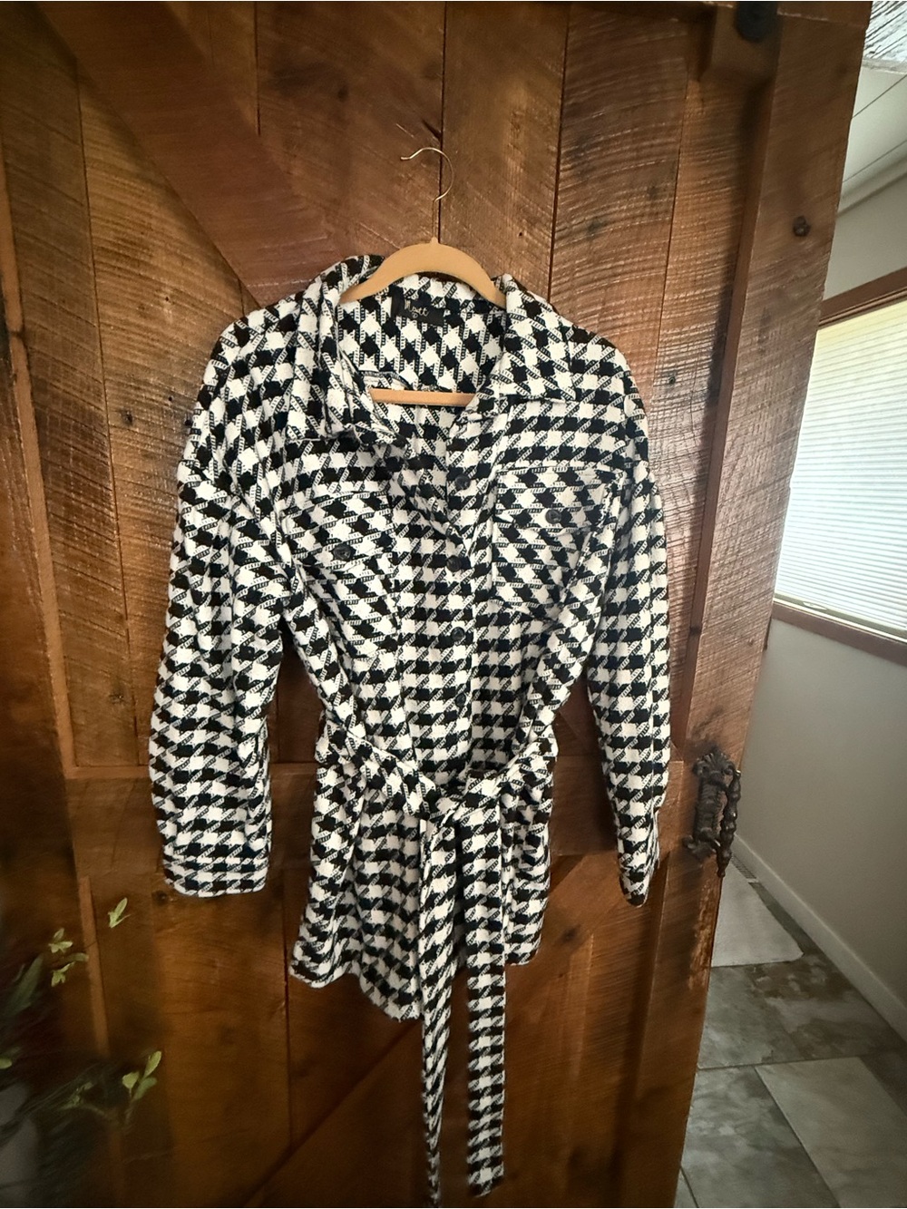 Black & White Houndstooth Belted Shirt Jacket